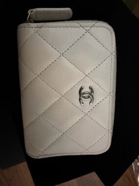 CHANEL White Quilted Card Holder